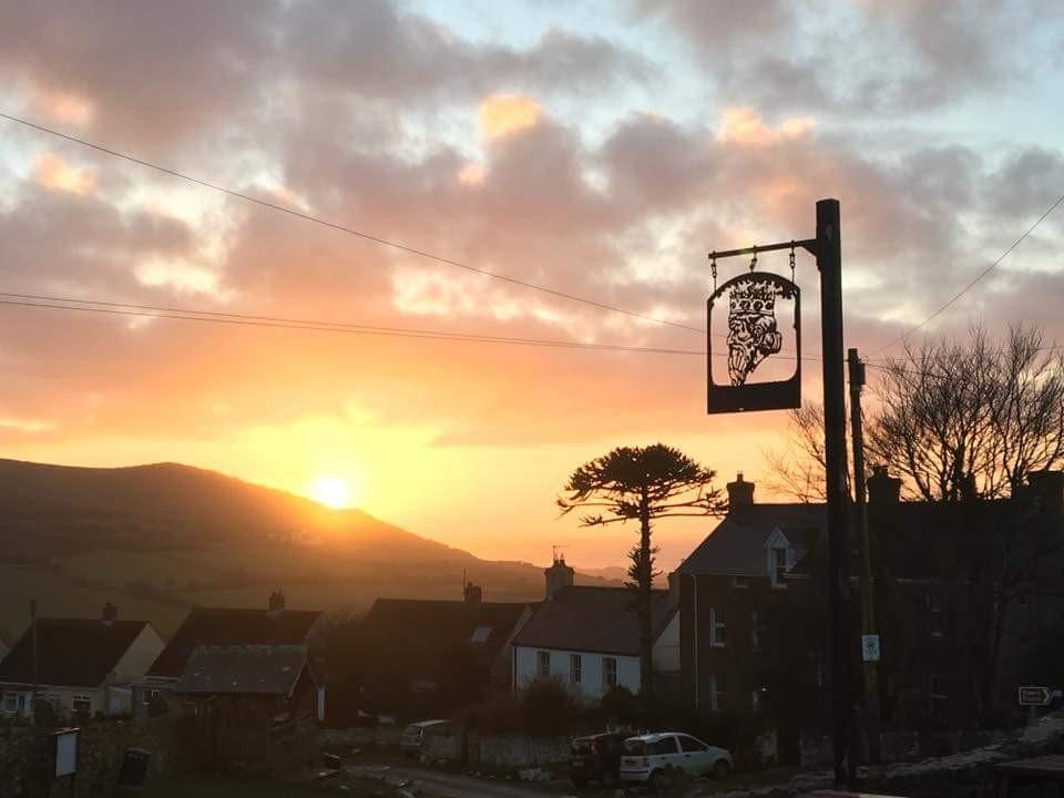 King'S Head Inn Llangennith Buitenkant foto